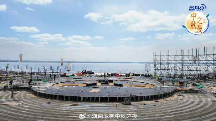 登陆少年 湖南秋晚在山西长治办，场地都在搭建了！本地粉丝狂喜，已准备好蹲路透、彩