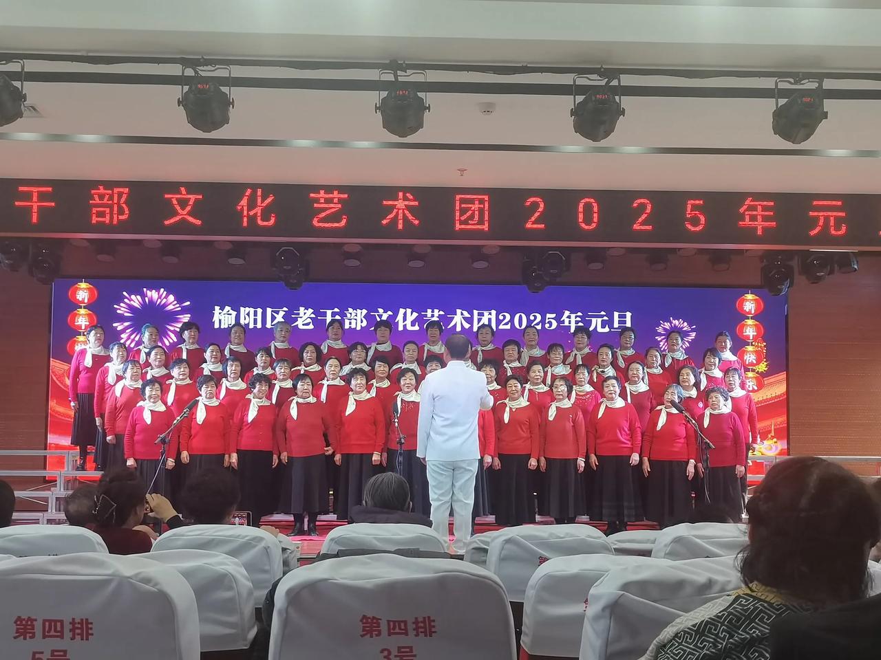 《老干部文化团年终汇报演出：一场精彩绝伦的视听盛宴》
 
年终岁末，备受瞩目的老