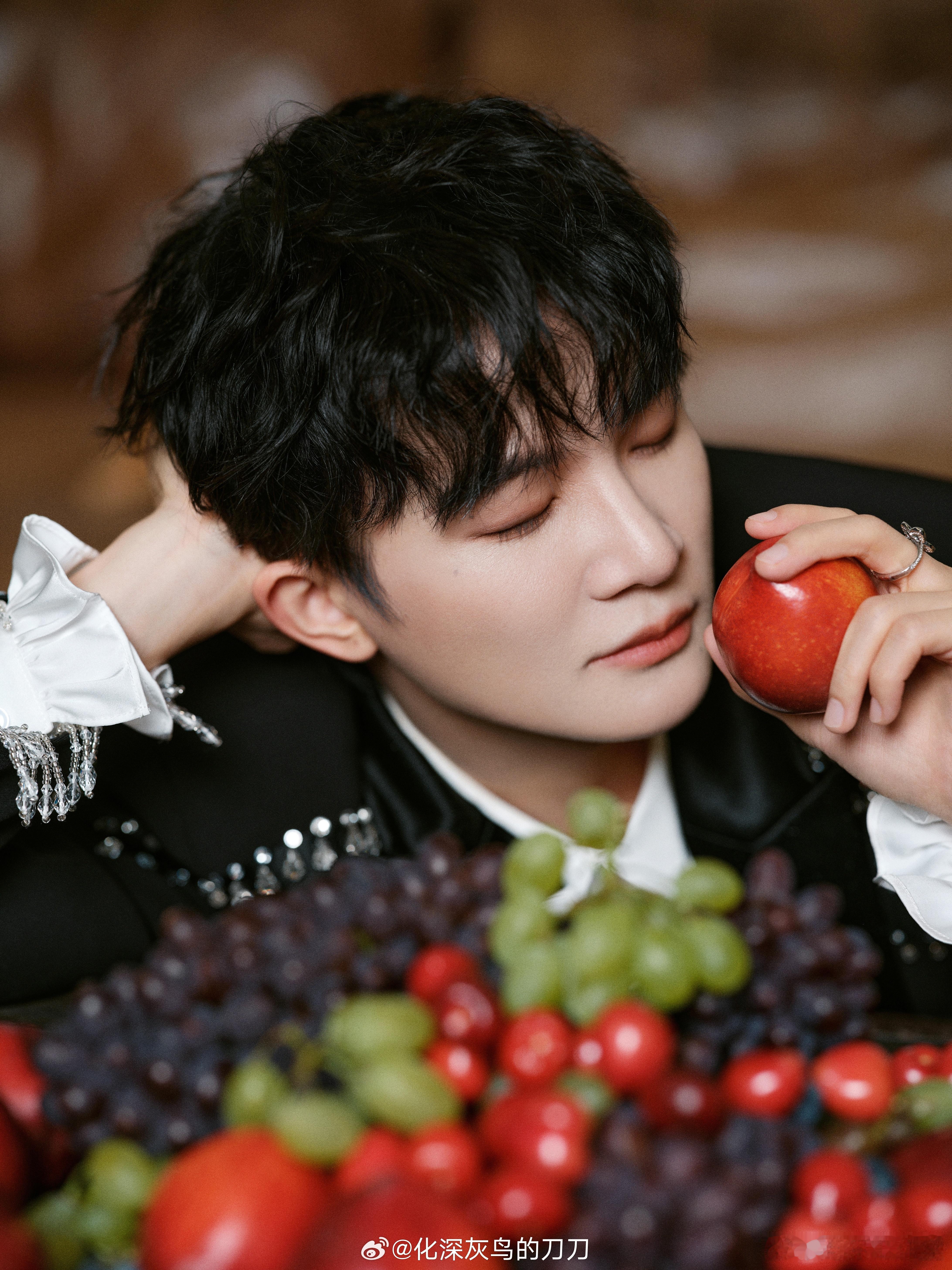 周深北影节红毯在线求职这是什么绝世美貌！啊啊啊啊啊啊啊太好看了！