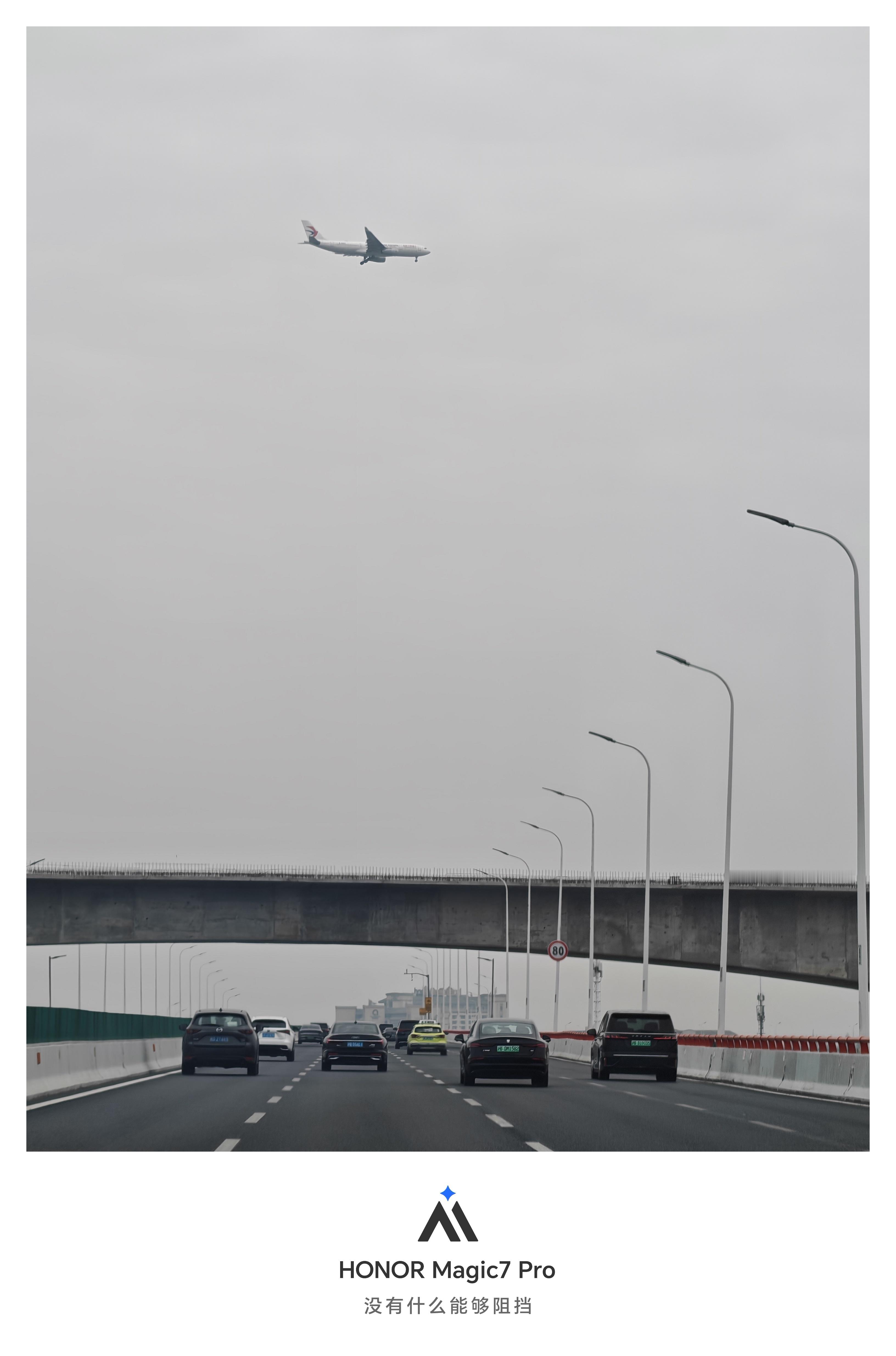 腊八之后，春节更近了，路上回家的人就越来越多了…… 