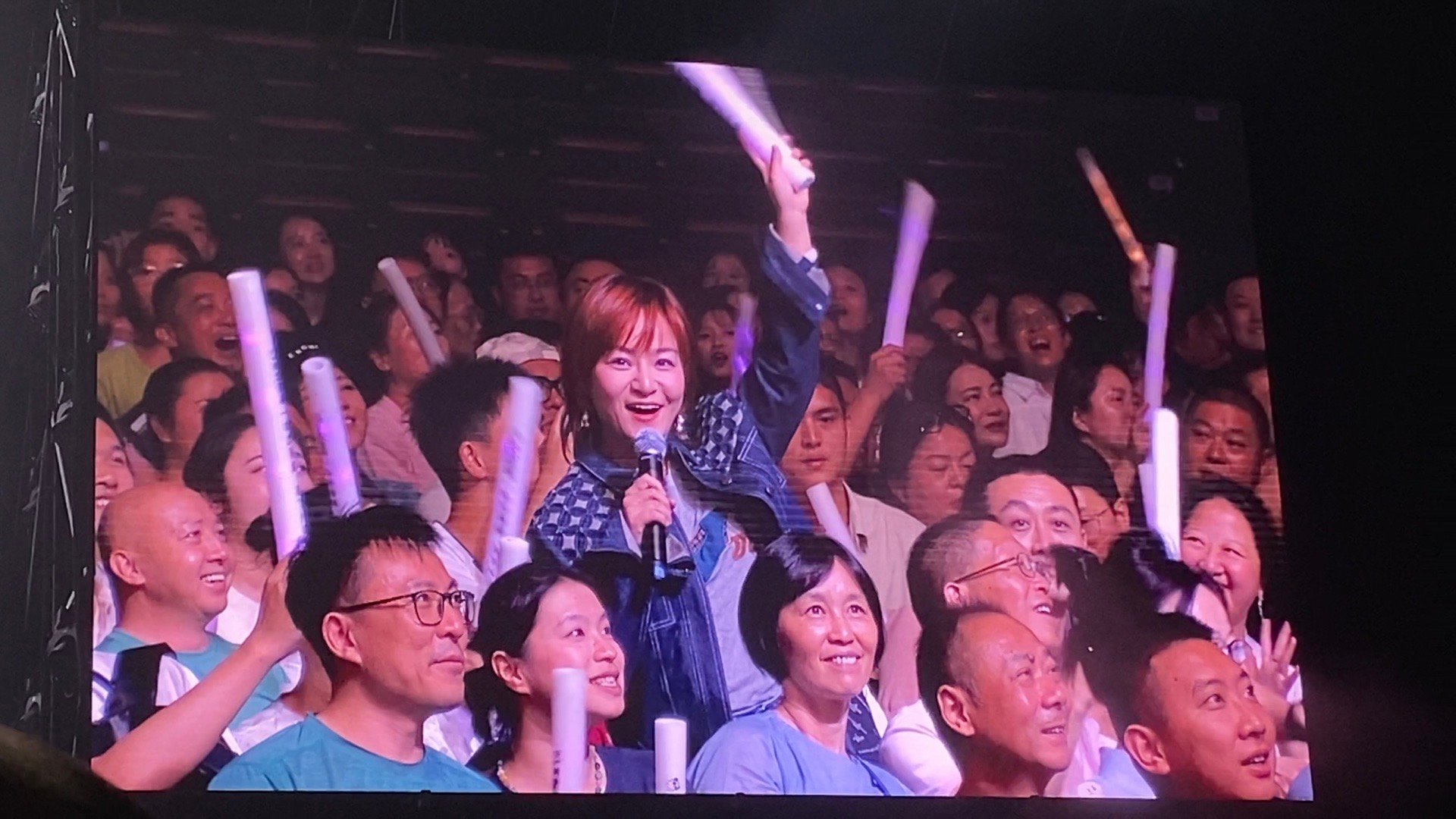 #在水木年华演唱会看到刘欢刀郎了#思文是真的来水木年华的演唱会了，互动的时候还c