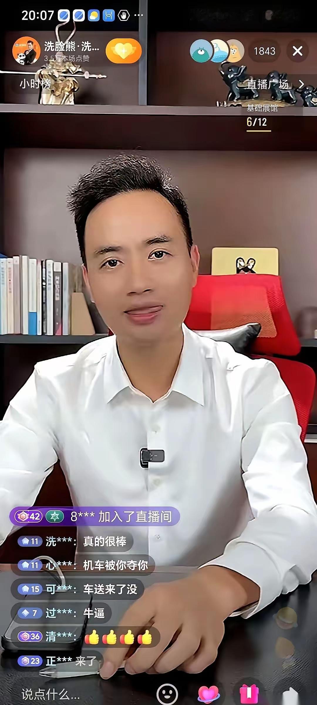 一台冠军机车，一座奖杯，刚拍下来，转手就做了两件怪事。
第一件，车。没进私人车库