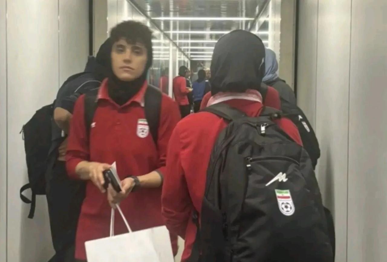 伊朗女足已正式登机离开澳洲！多人落泪+反抗未果 有2人成功留下

3月10日，澳