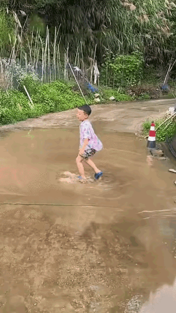 前一秒洋洋得意……