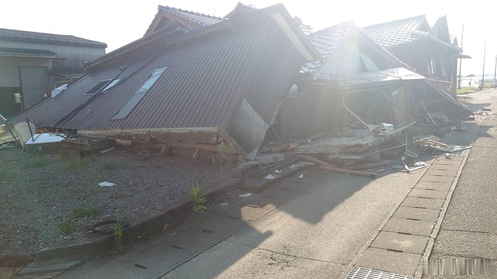 日本发生了 7.1 级地震，预计有多人死亡，而且发生了火灾，怎么说？ 
