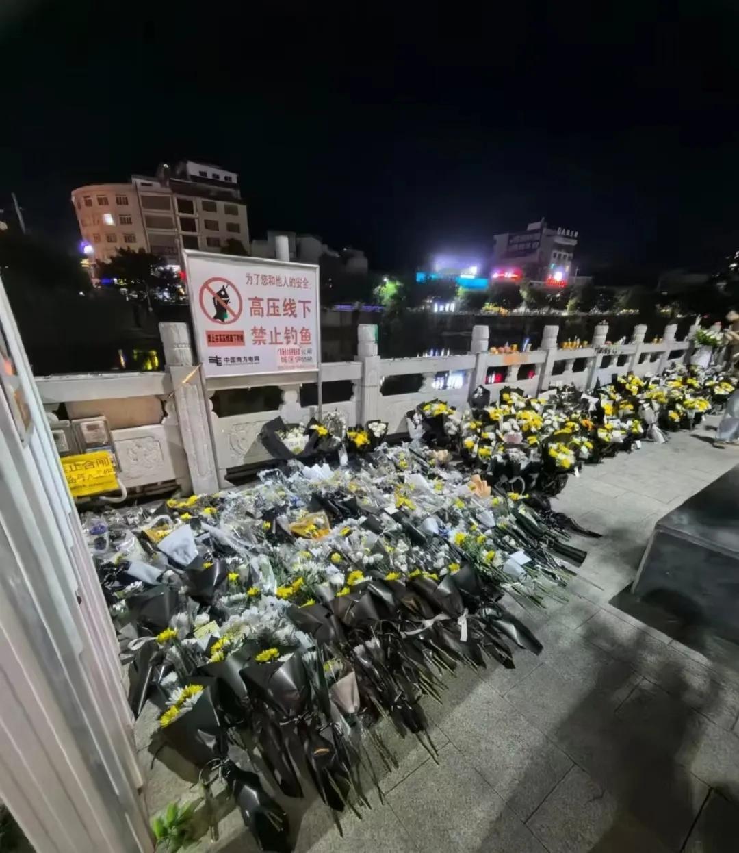 今夜全程落泪！

都安风雨桥，一个16岁女生因为不想开学，故意跳水自杀，她会游泳