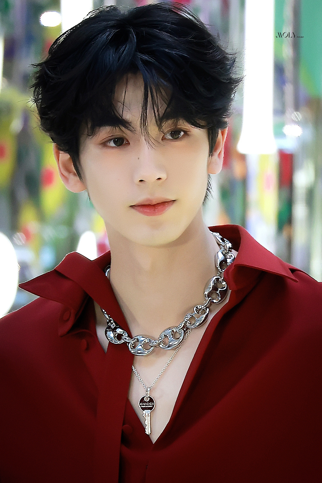 #张凌赫新剧#张凌赫红色丝绸衬衫小卷毛造型，最近的造型是怎么了[偷笑]都是我喜欢