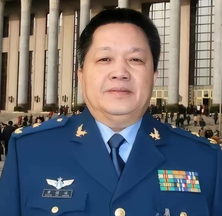 1981年，台湾飞行员黄植诚，驾驶最先进的飞机向大陆投诚，却被后座飞行员察觉，黄