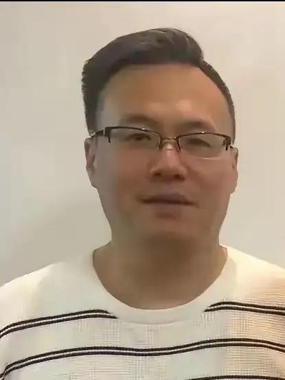 跳水名将陈芋汐的父亲陈健评价全红婵时表示：全红婵是一个意志力较强的选手，她不仅克