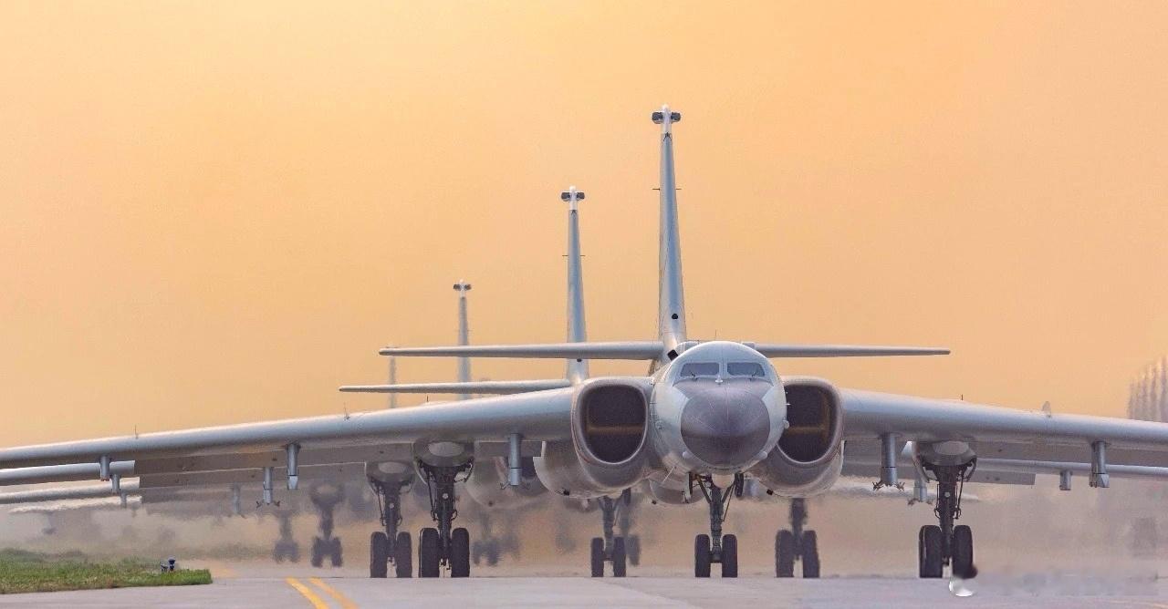 长空利剑！“神威大队”授称三十周年中部战区空军某部组织情景式教育活动，共同回望峥