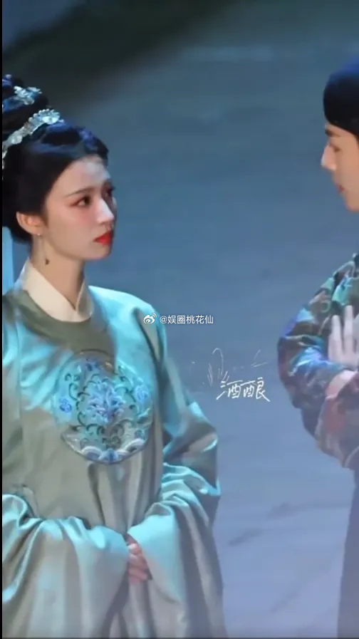 王楚然与辛云来《明月录》的同框路透来啦，两人资源都超棒，一部接一部地拍戏，他们的