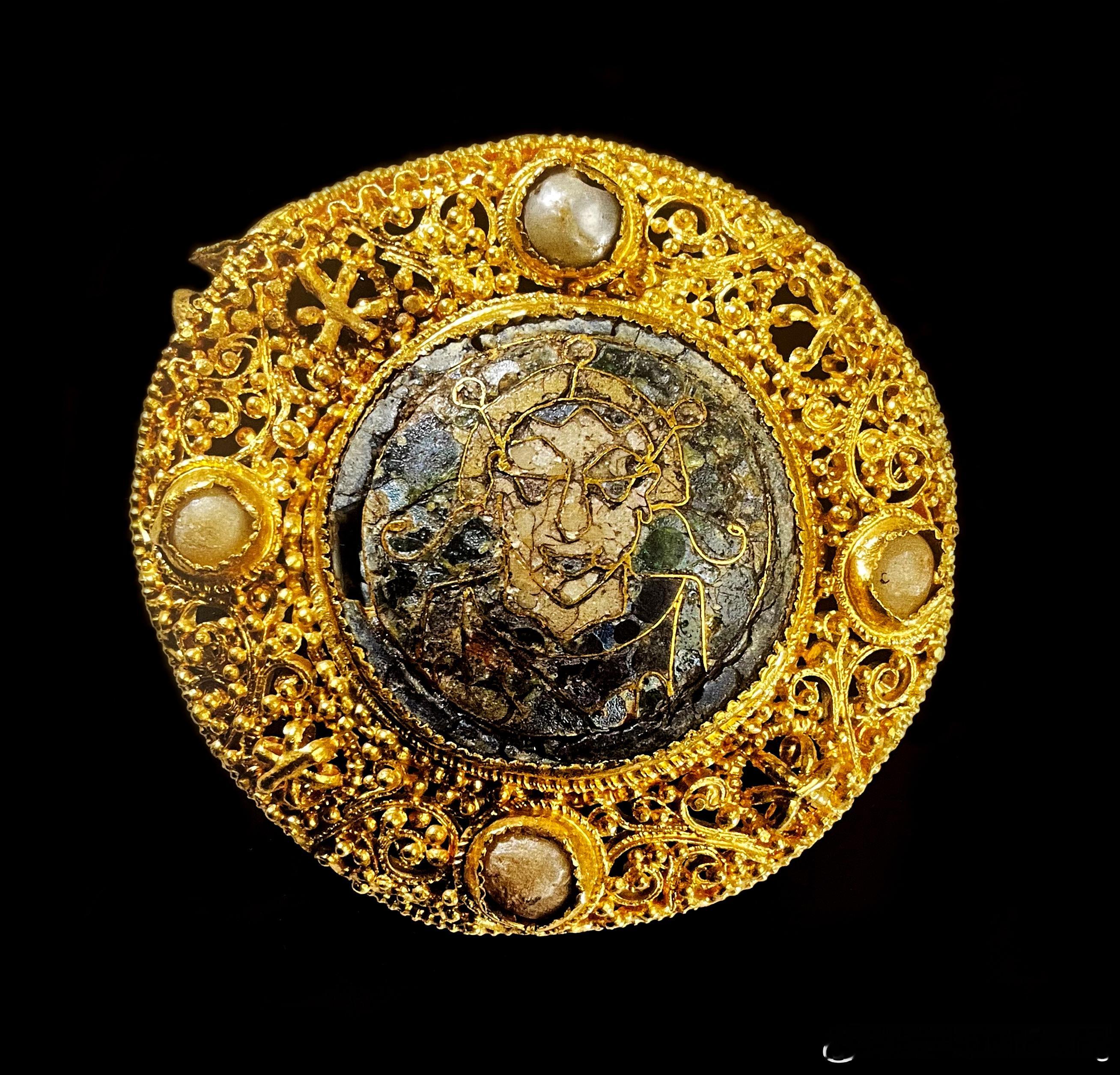 中世纪早期艺术  Early Medieval Art  多哥特山的胸针伦敦市的