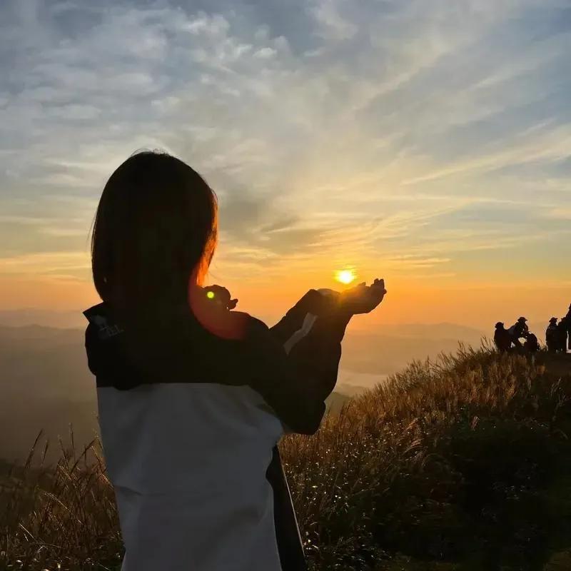 15岁的儿子因为和同学发生冲突，在临放假的这三个星期转了学。我当时又气又恨，只觉
