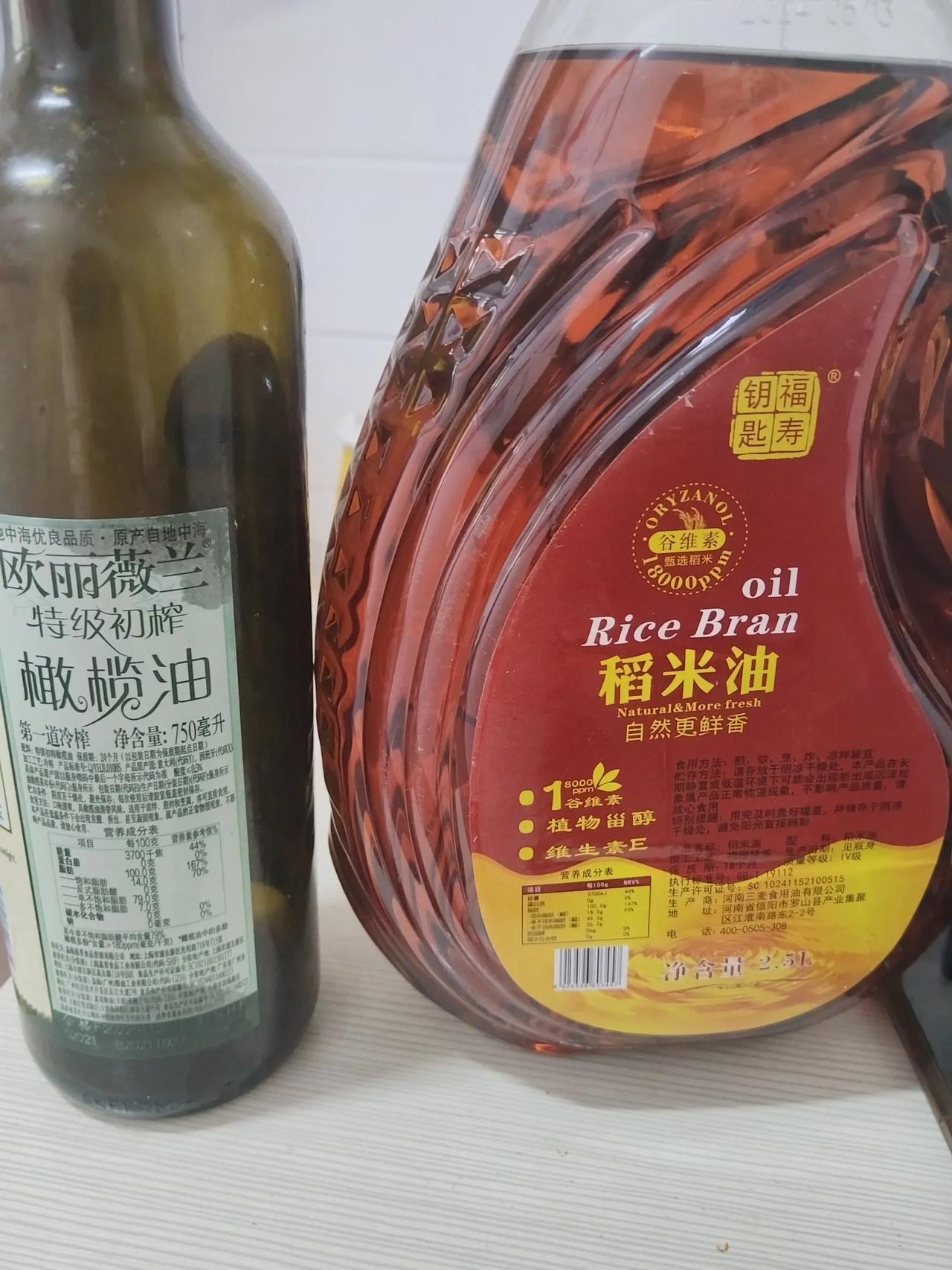 小时候生活不好吃猪油，平时吃花生油，换换花样吃橄榄油，过节朋友送来的一箱稻米油。