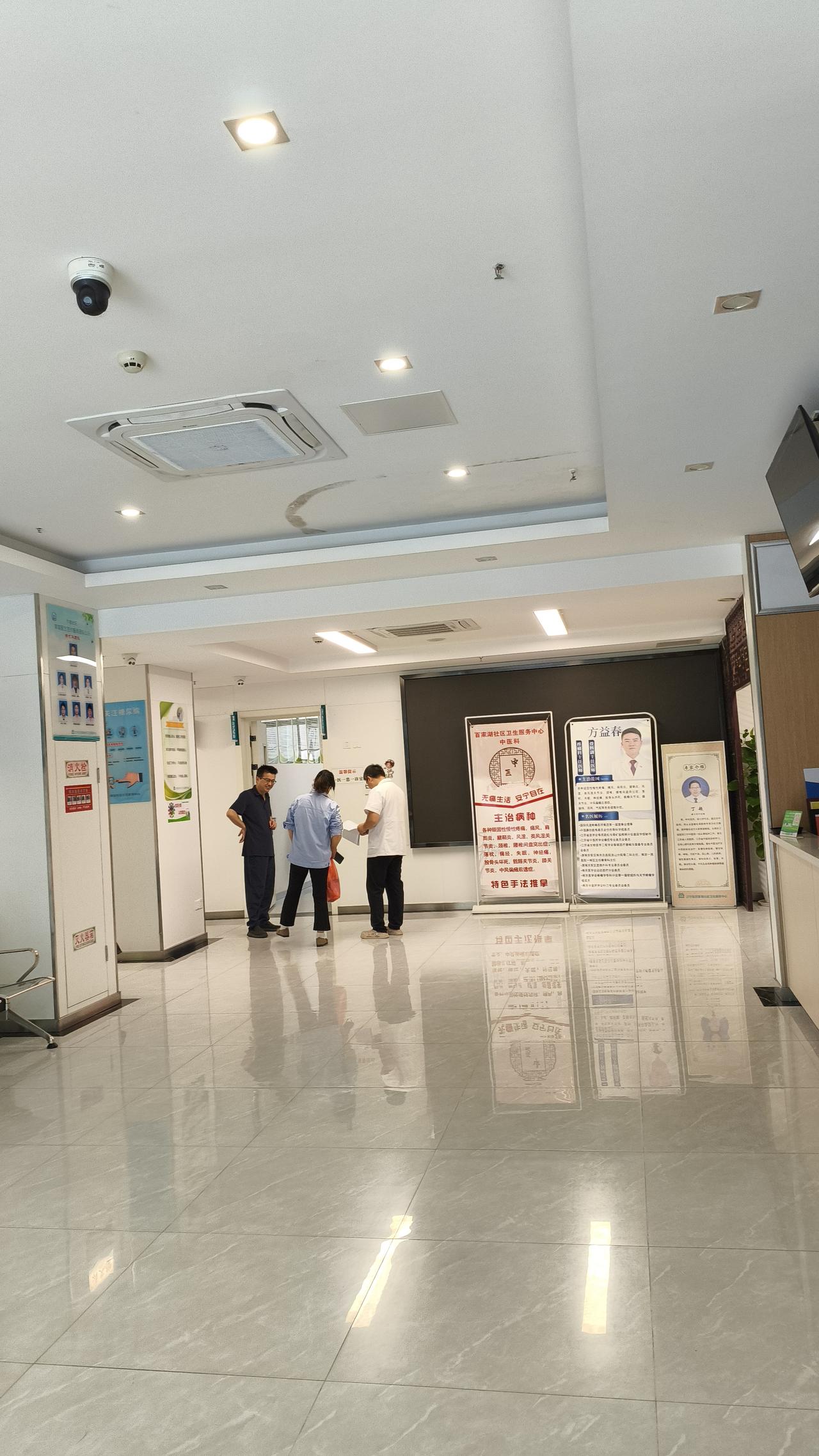 还有9月起推行的家庭病床，把病床搬到家里，报销和在医院一样。家里老人长期卧床、术