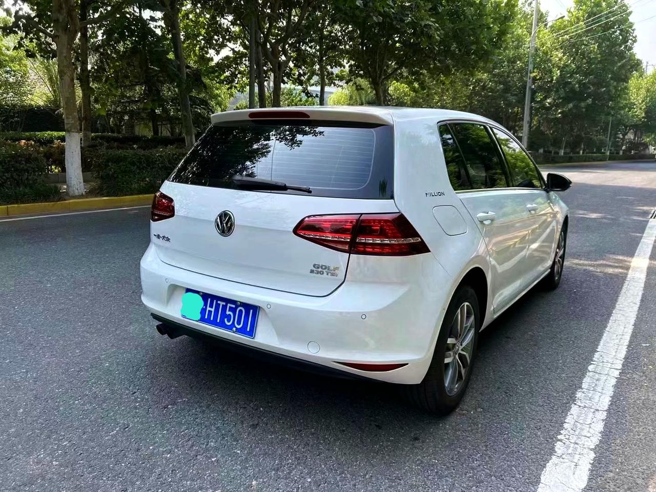 新的一天，咱们把借别人的车还回去。都说车和老婆概不外借。就冲这份情谊，洗干净了不