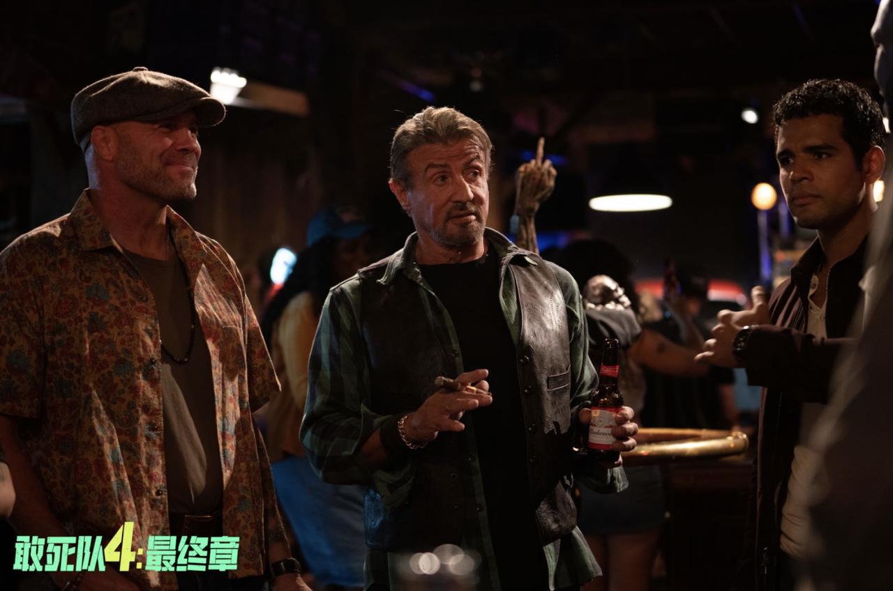 #电影敢死队4最终章#《敢死队》系列作品迎来了最终章，前后经历了13年，说起来这