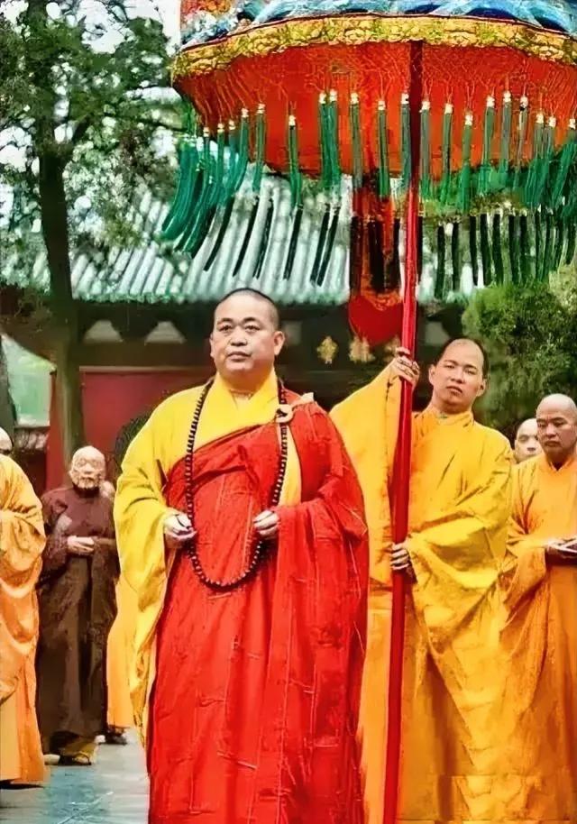 释永信，是真正的大师！
看这气质雍容大度，看这人脉让人动容，
真正的得道高僧。
