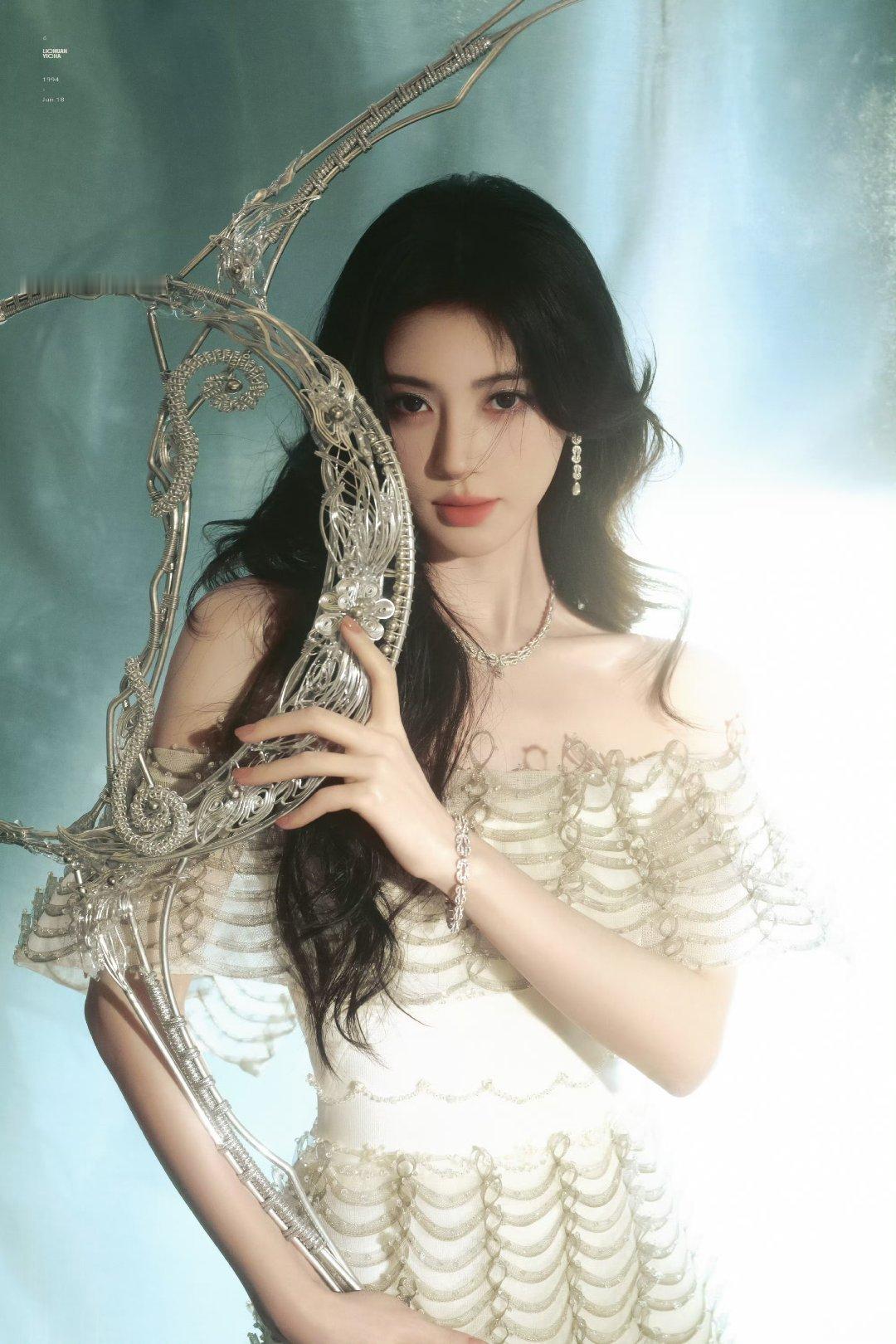 jjy鞠婧祎阿黛jjy鞠婧祎来战欺人若彩虹，遇上方知有。