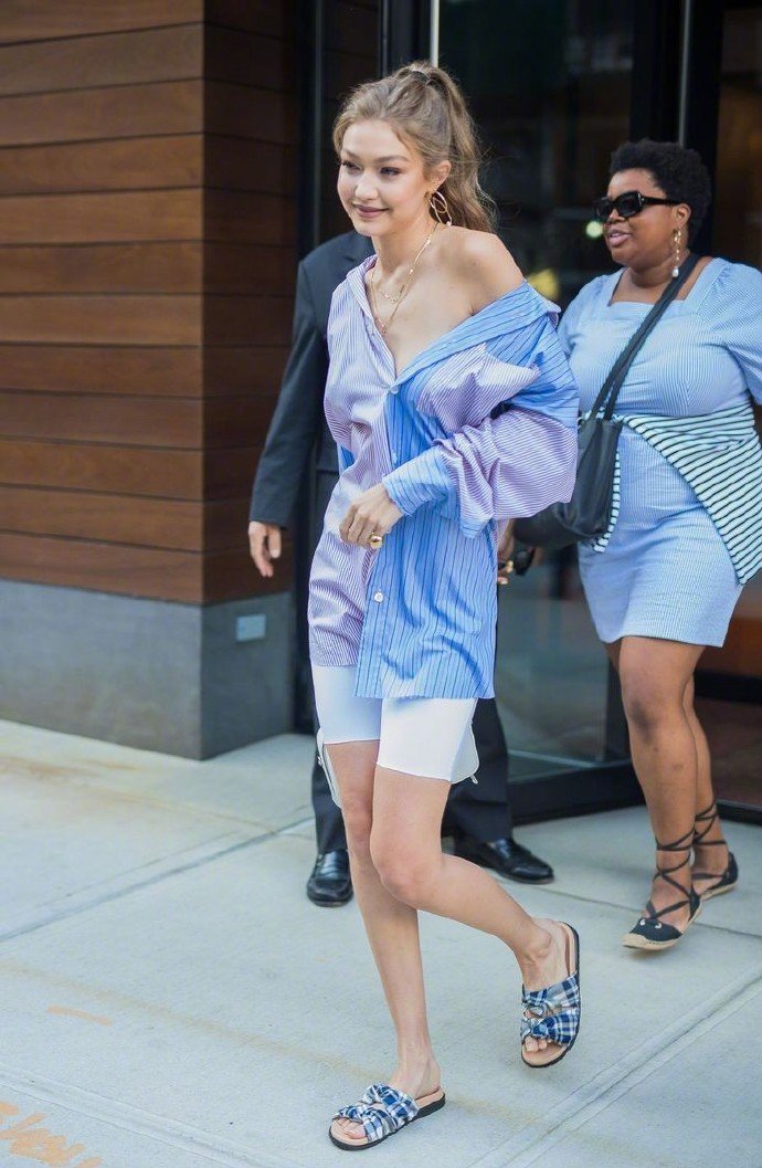 Gigi Hadid  街拍穿搭｜时髦好会 📷 