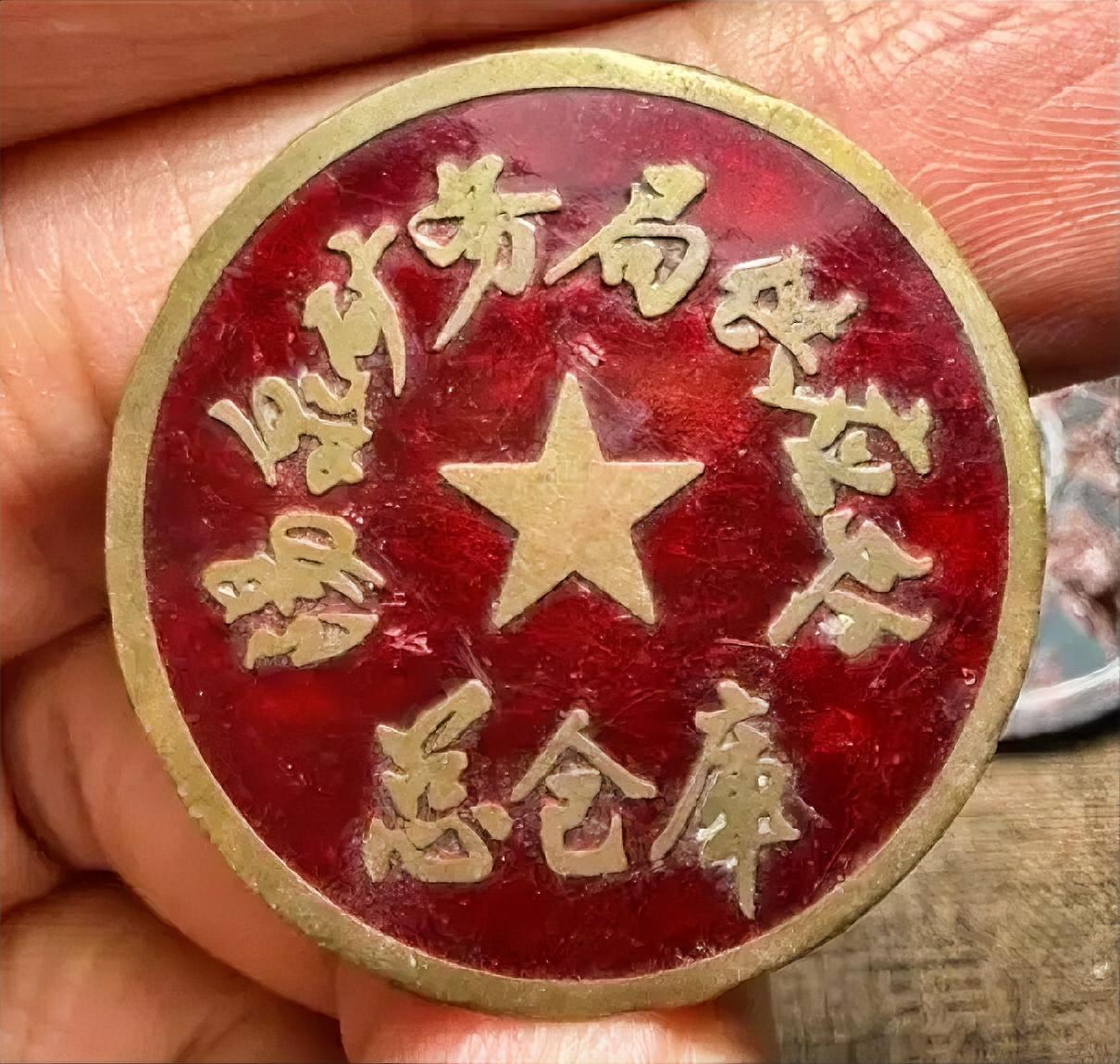 阳泉矿务局供应处总仓库
       当年，要想进这个仓库工作，那是非常难的。