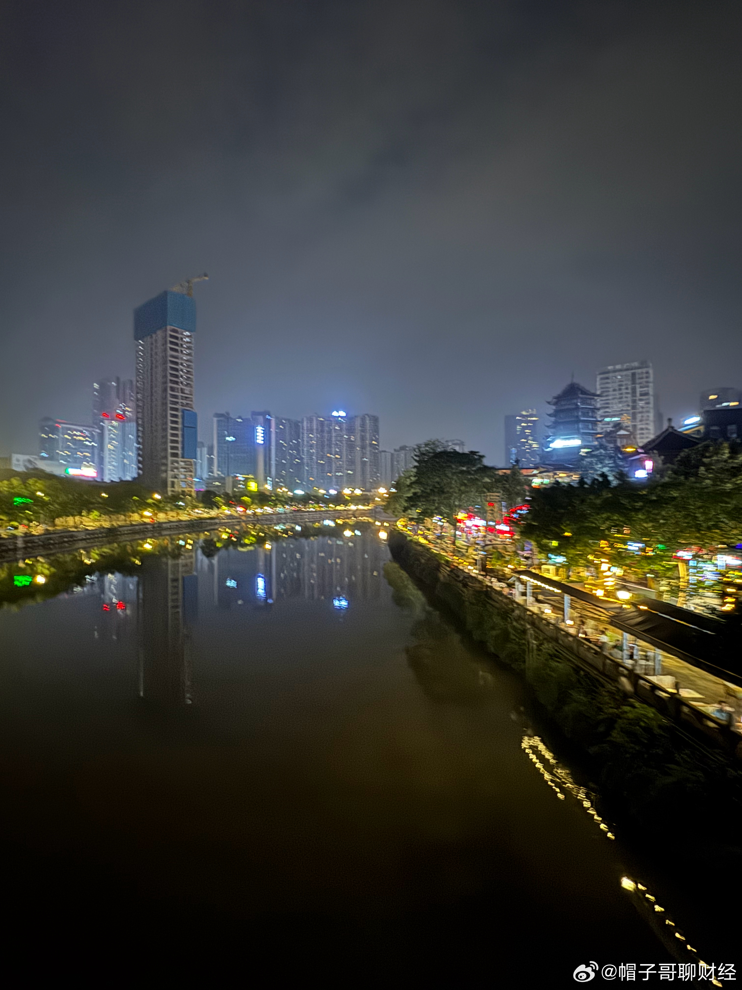 没想到昨天晚上临时开播，一下来了差不多20个小伙伴，看样子在成都也还是有点粉丝，