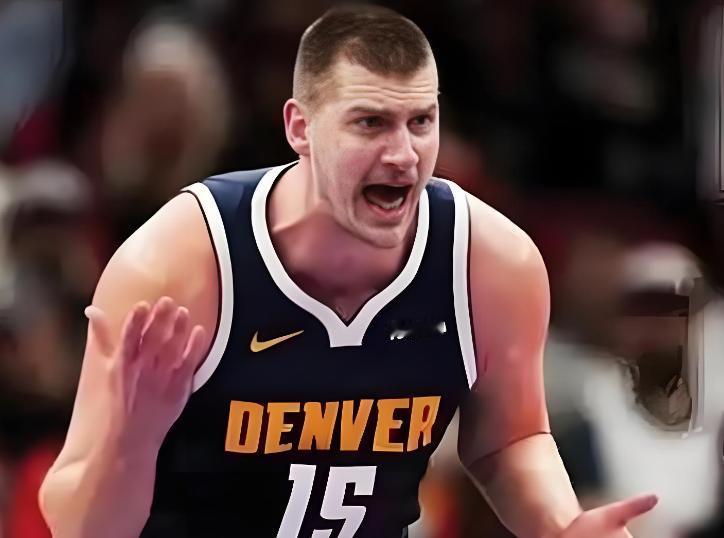 上场4分钟4个犯规3个失误，你也配打NBA啊，约基奇头都大了！
今天掘金主场打灰