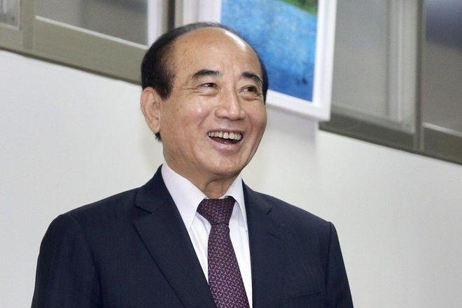 历史为什么选择王金平
台湾政坛近期出现一个极富戏剧性的画面：早已卸下“立法院长”