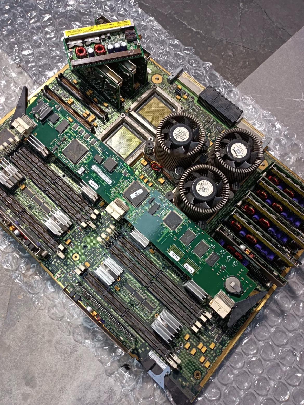 今天在广州鬼市花了80块钱淘了一块主板；这个主板是老板从服务器里拆出来的，成色还