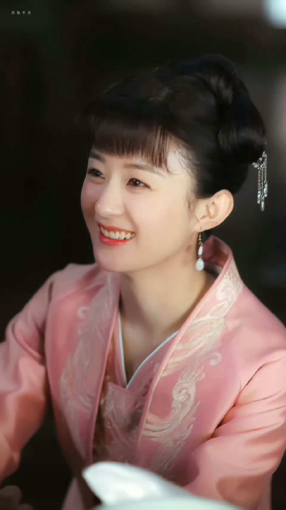 我们盛明兰就是天底下最好的姑娘[哈哈]看似娇弱实则内心是一个极其强大的人 睿智清
