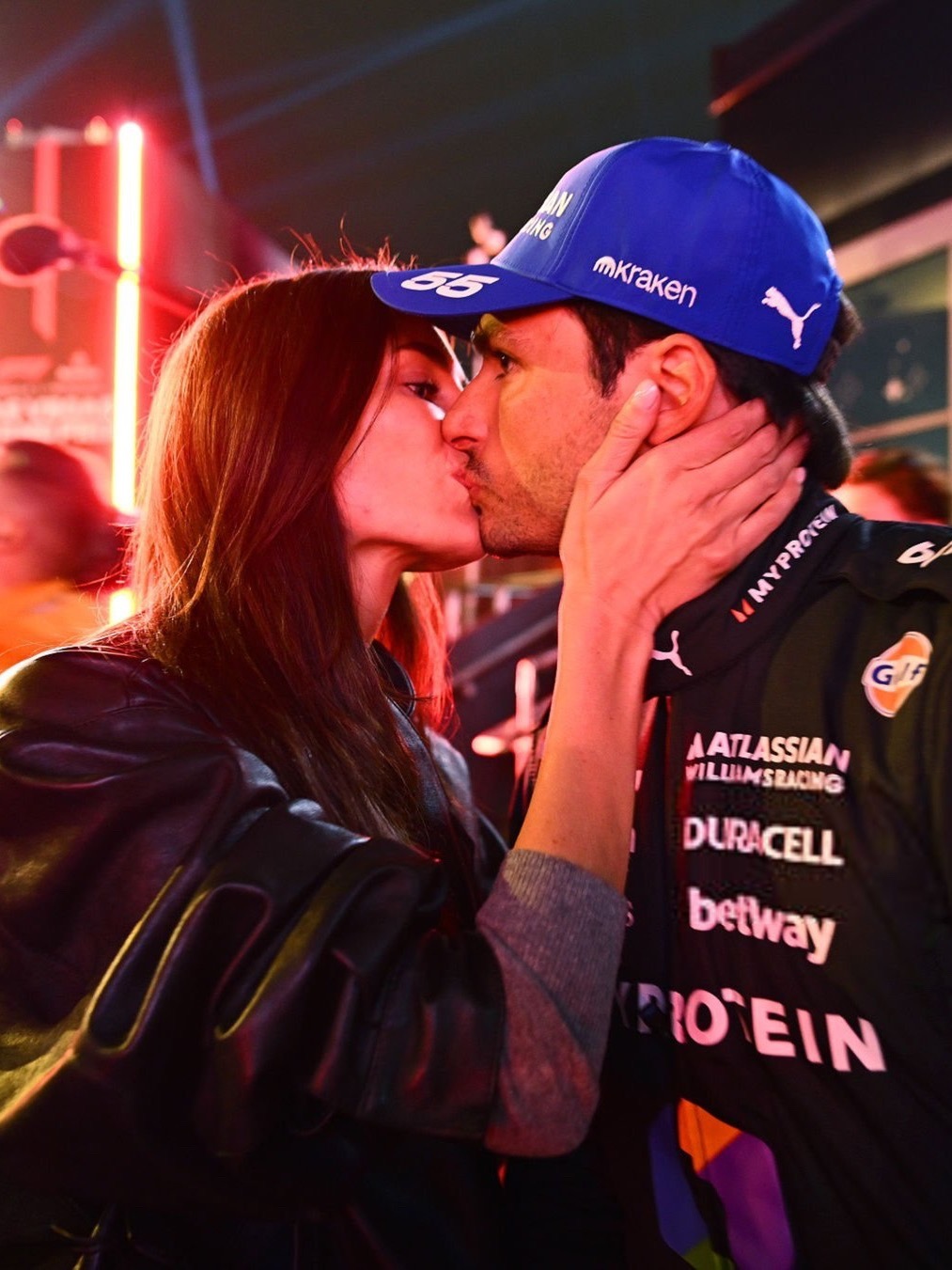 “略显生疏”的亲亲庆祝情圣P3