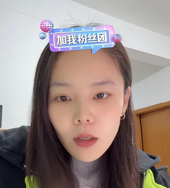 捐款相关争议再度发酵，熊磊近期的发言态度格外强硬，甚至直接引导网友自行致电求证，