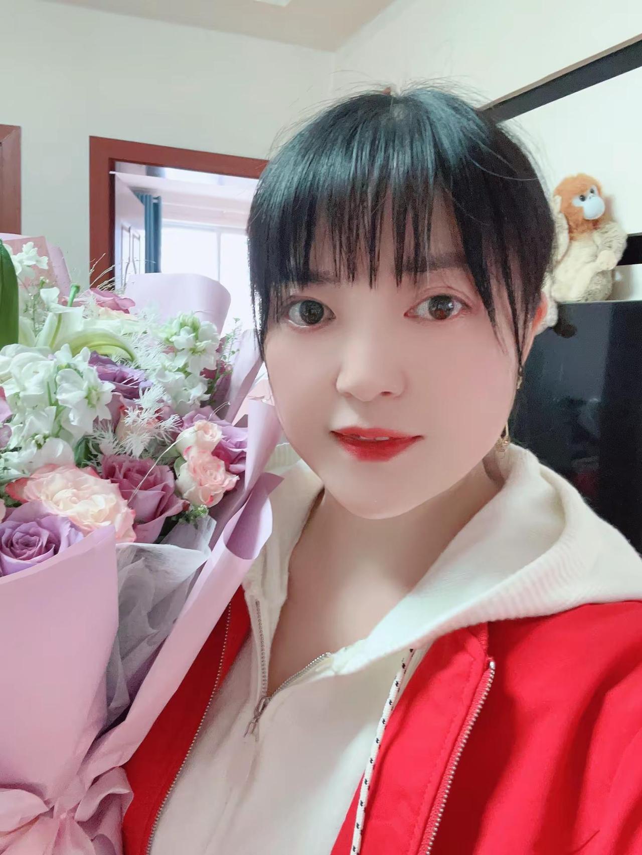 人生没有最好的年龄，只有最好的心态。我们争不过岁月，也跑不过时间。唯有以自己喜欢