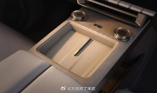 现在买车还看不看材质了电动化浪潮下，不少人选车优先盯着智驾、大屏、续航，内饰材质