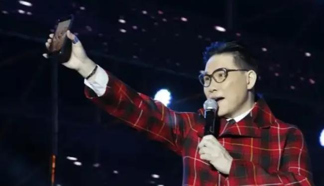 艺人苏永康将于10月初在浙江温州举办演唱会，因其曾有涉毒历史，有网友向温州当地相