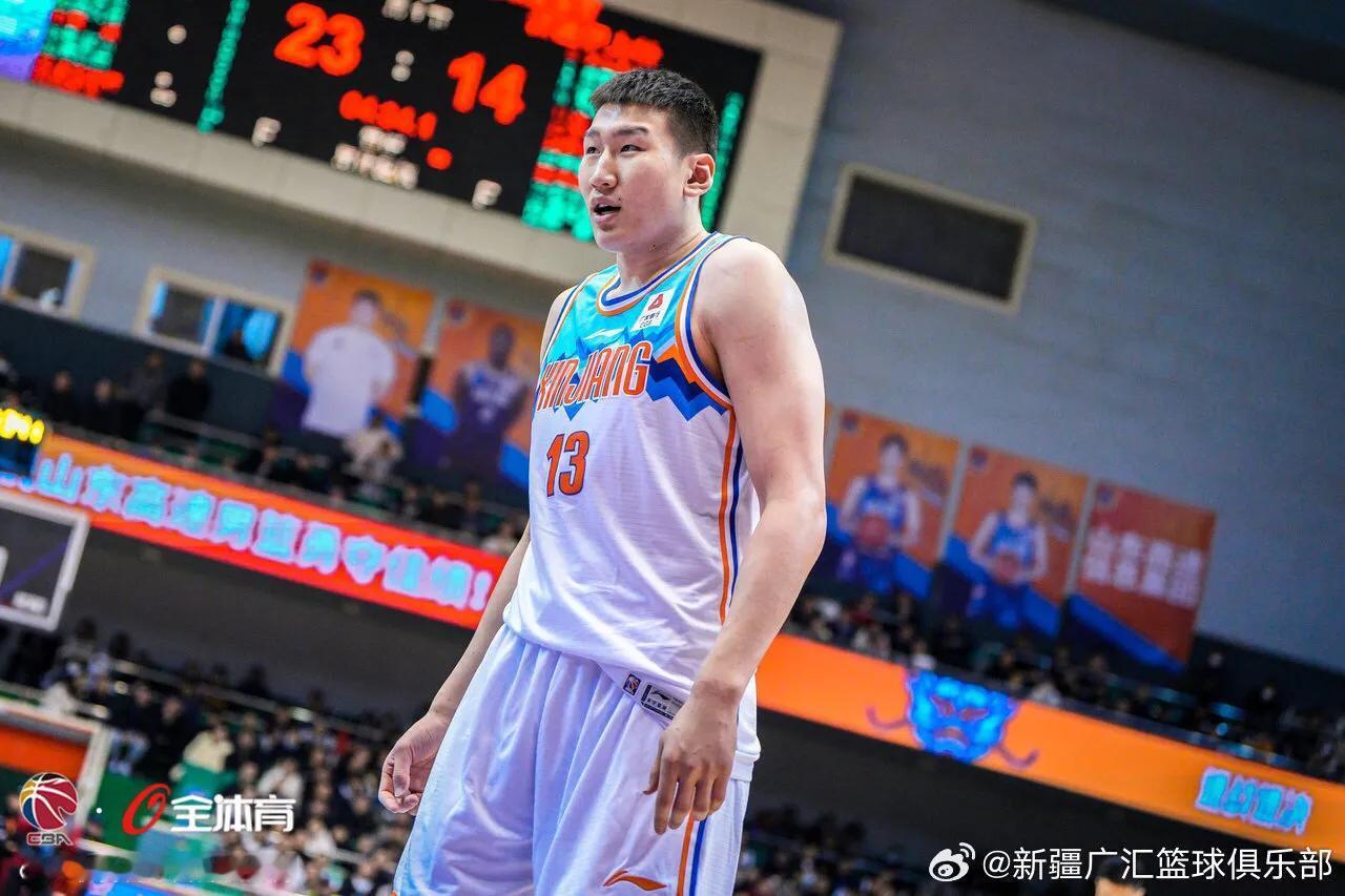 新疆男篮战胜青岛男篮，这两点表现不错，继续加油

1、李炎哲对位杨瀚森各有千秋
