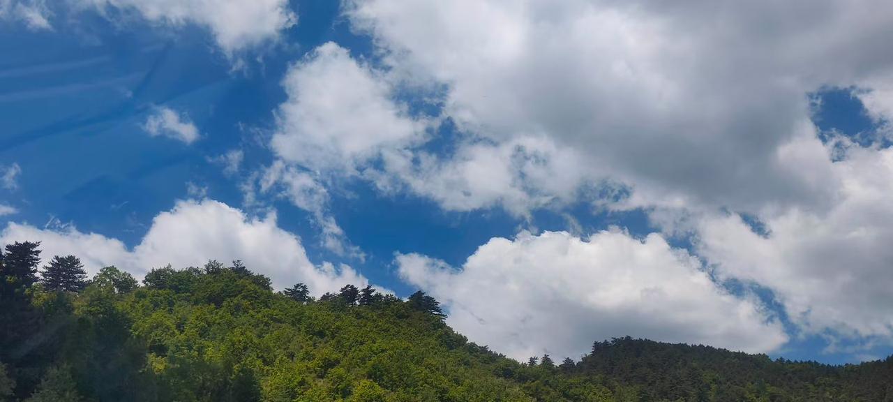 分享一张相册里随手拍的天空