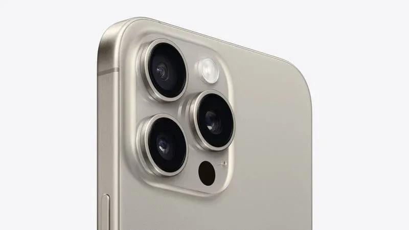 充电体验真的就只是换了C口。iPhone 15系列仍然和上一代的充电规格一致，最