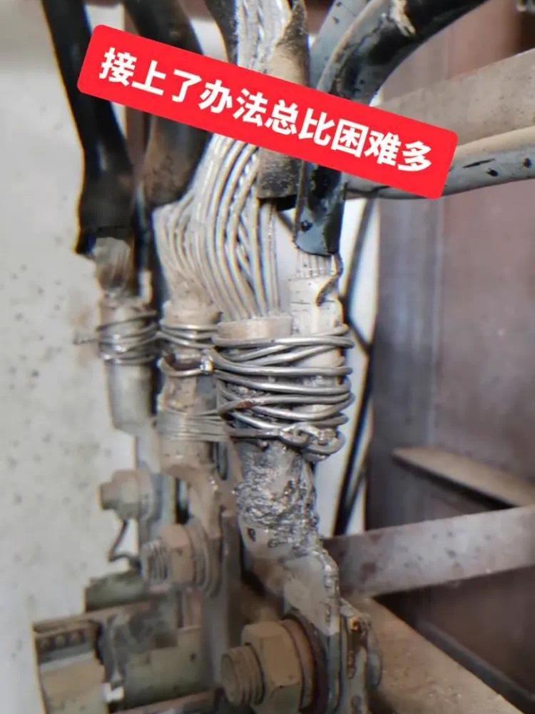 领导说了，罚款1000块，你逃不掉的！

谁说的办法总比困难多！临下班前，这位电