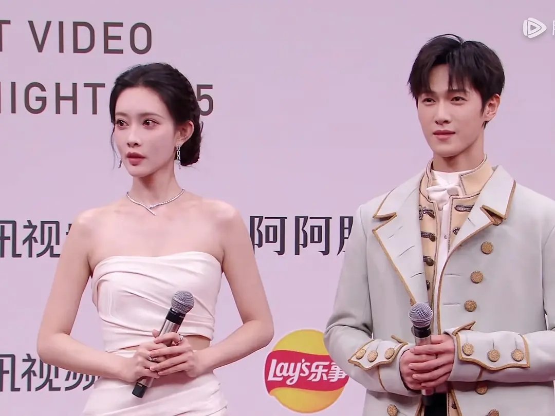 这一对两年之内很难解绑了星光村赏星光大赏红毯曹骏大闹星光大赏