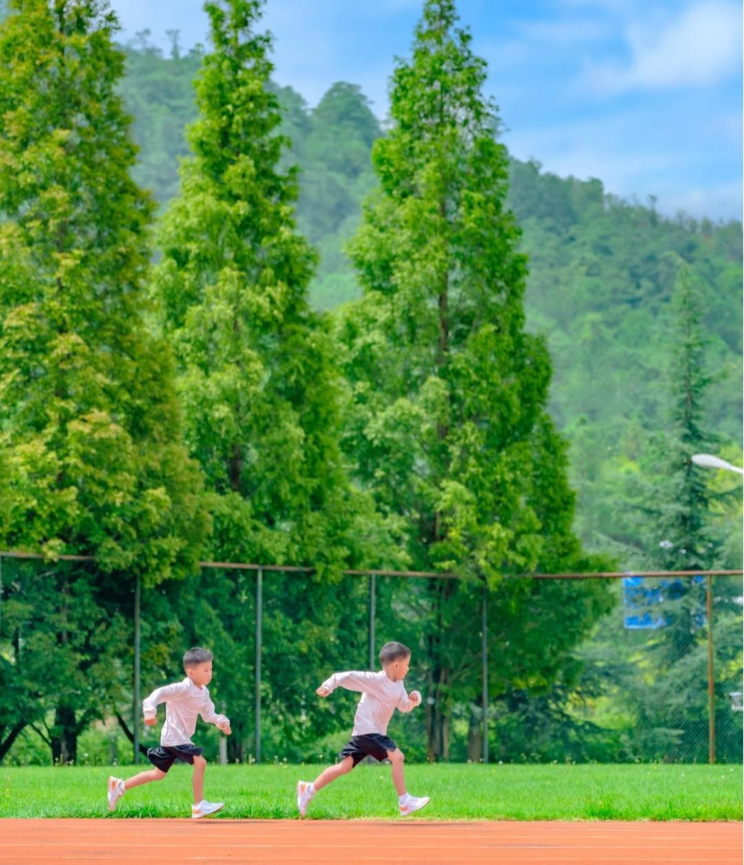 南京11岁女孩跑步突发中风，半边身子都动不了
近日有新闻报道:南京某小学学生，一