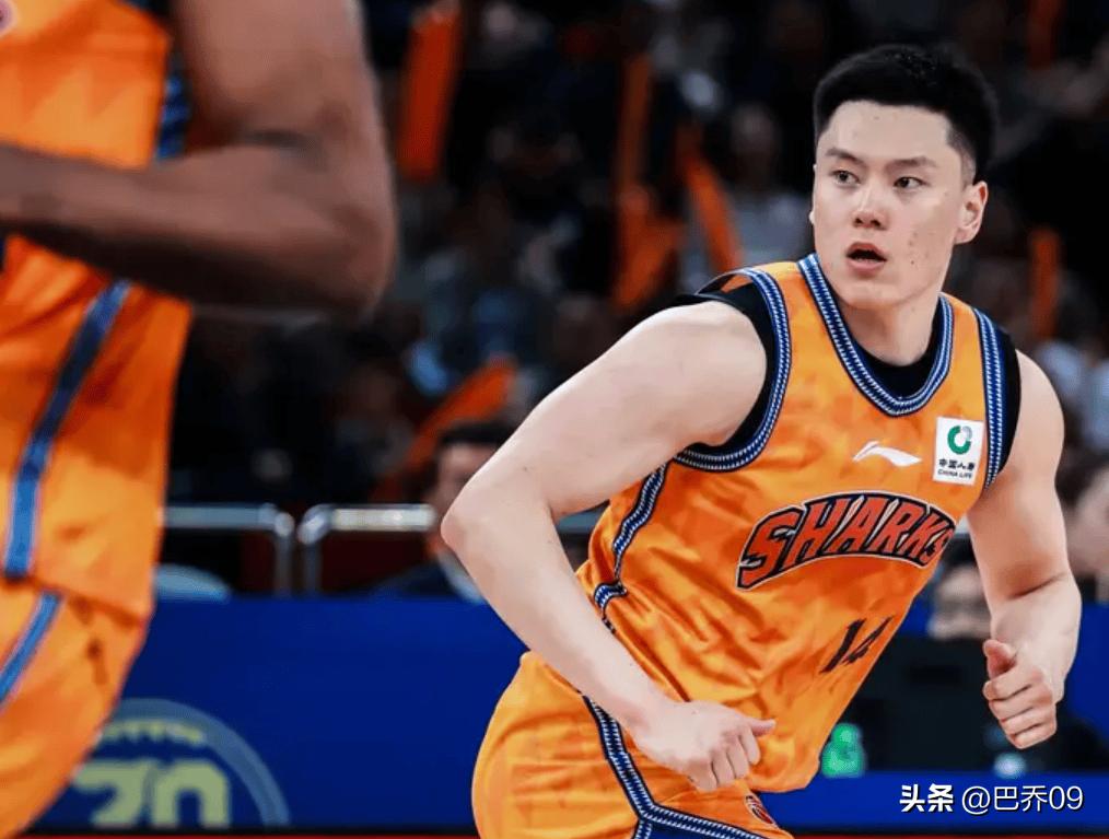 CBA常规赛上海男篮大胜对手豪取11连胜 本土三少外线炸裂成制胜利刃
 
CBA