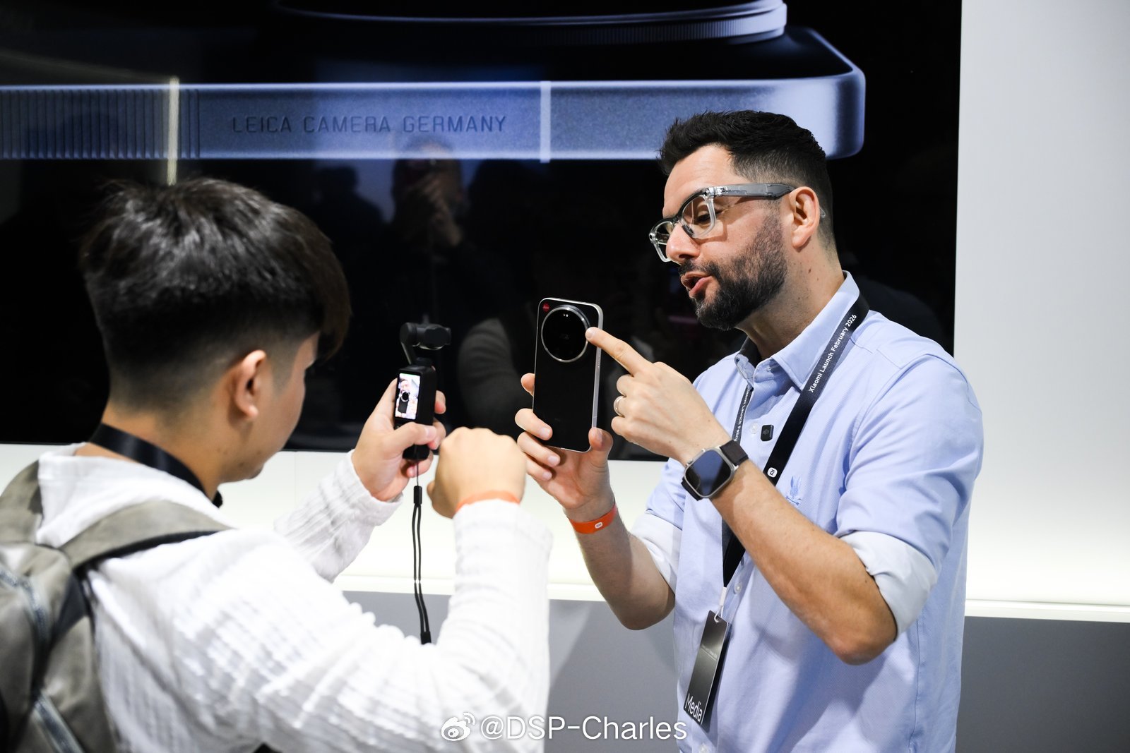 小米徕卡联名新机海外售价16000元这下知道小米国内卖的有多便宜了吧朋友们，海外