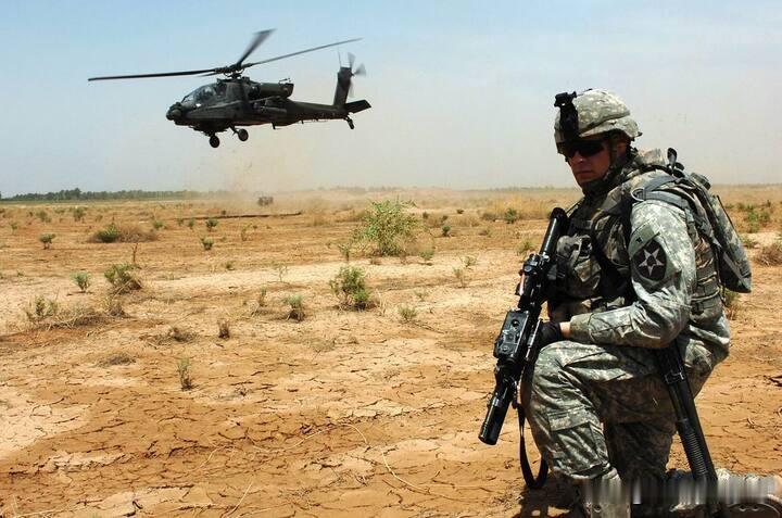 美军飞行员的生存装备真是越来越硬核了！4 月 3 日伊朗坠机事件中，飞行员遗留物