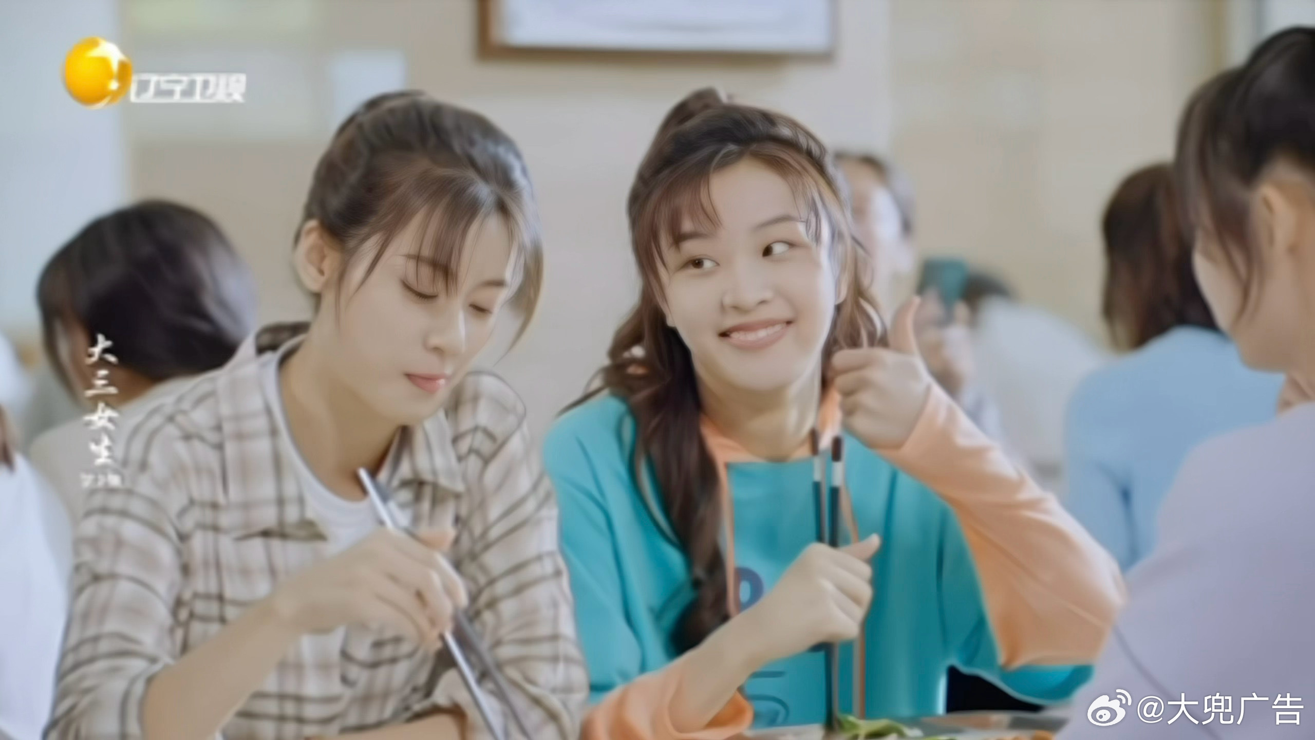 钟雯冠演女大钟雯冠本色出演  钟雯冠把李桂菲那股女大仗义劲儿演得太鲜活了，笑起来
