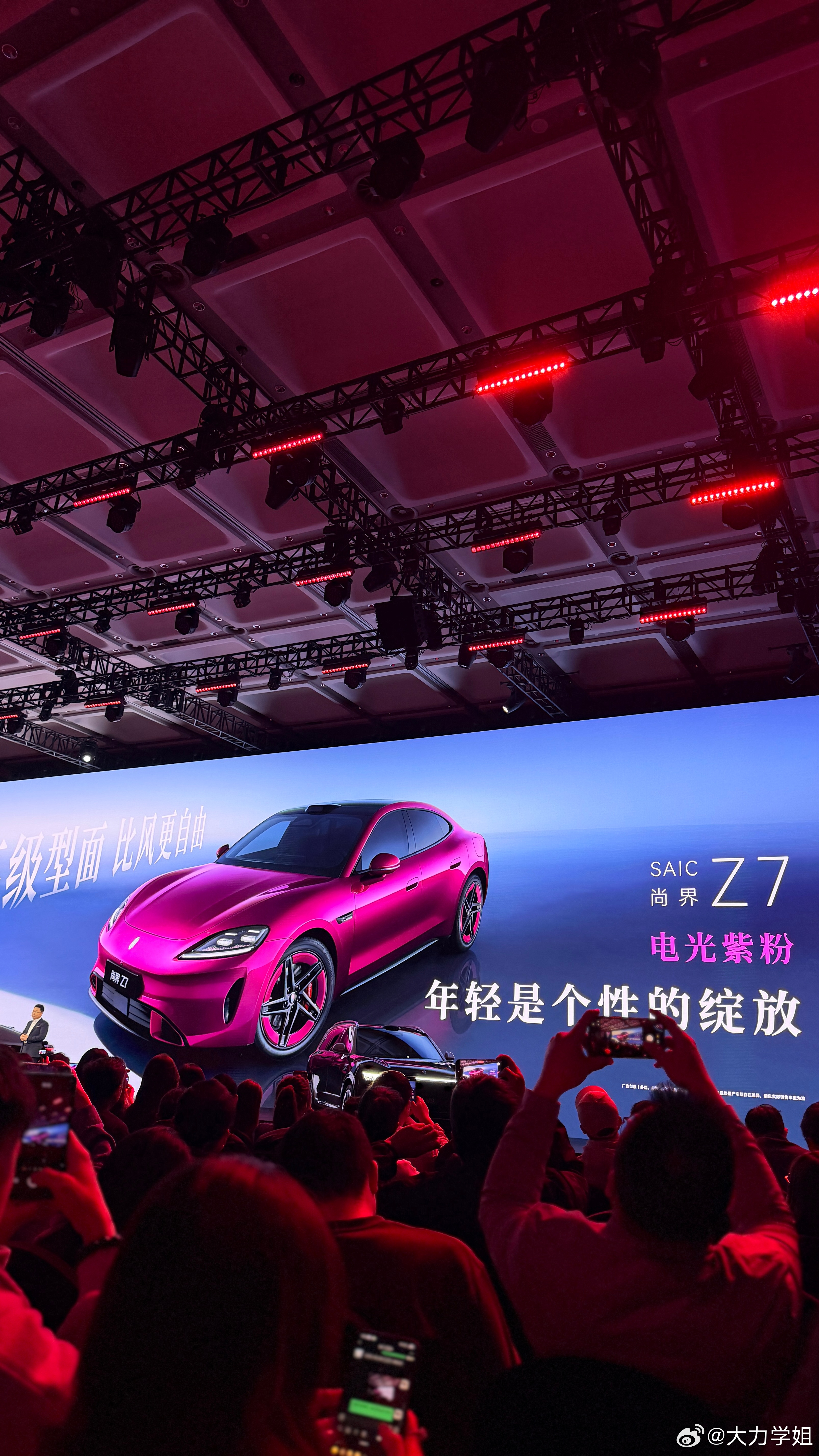 今天鸿蒙智行技术焕新发布会信息量好大啊！最不缺的就是惊喜！尊界S800首发搭载全