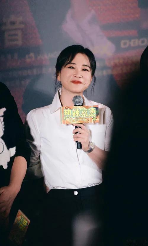 香港演员，惠英红说，我看完《热辣滚烫》这部电影，真的很佩服贾玲，在我看完后第二天
