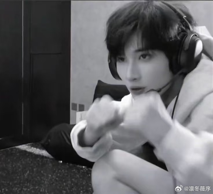 余宇涵什么族 TF家族 谁能想到随口玩的梗，被正主亲自认证，余宇涵这反应又耿直又