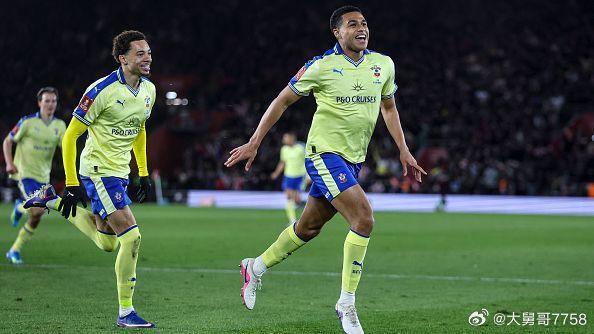 🔥 足总杯，这就是你爱上它的理由当英冠第？名的南安普顿遇上英超领头羊阿森纳，没