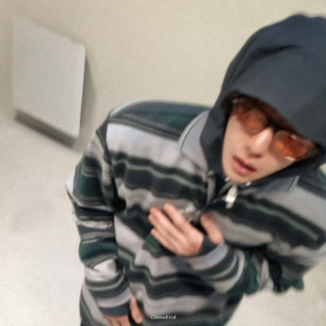 看到王一博这次时装周的这组头像，真的很难不保存吧。太潮太帅了真的，真的潮各种东西